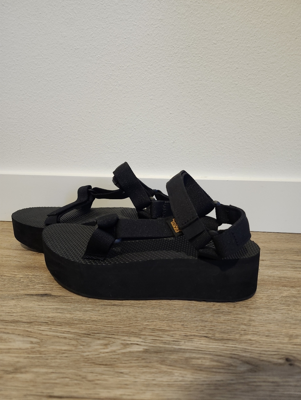 Teva Flatform Universal Sandal, Black, Women's Size 7